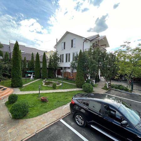 Apartments With Kitchen And Garden Kiev Buitenkant foto