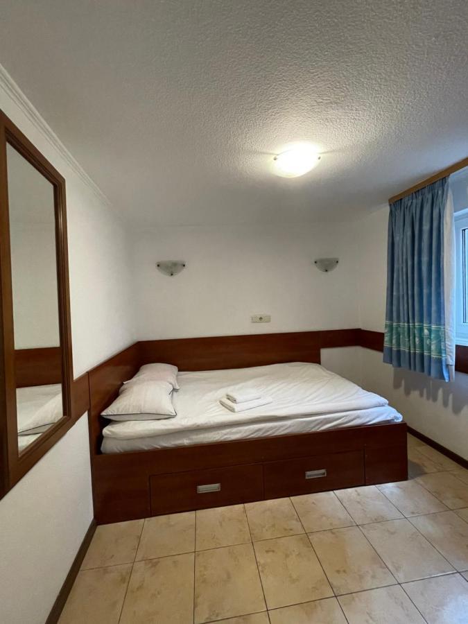 Apartments With Kitchen And Garden Kiev Buitenkant foto